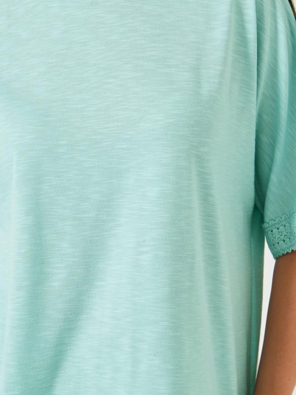 ⁦Styli Women's Slubbed Short Sleeves Boxy T-Shirt With Lace Detail⁩ - الصورة ⁦4⁩