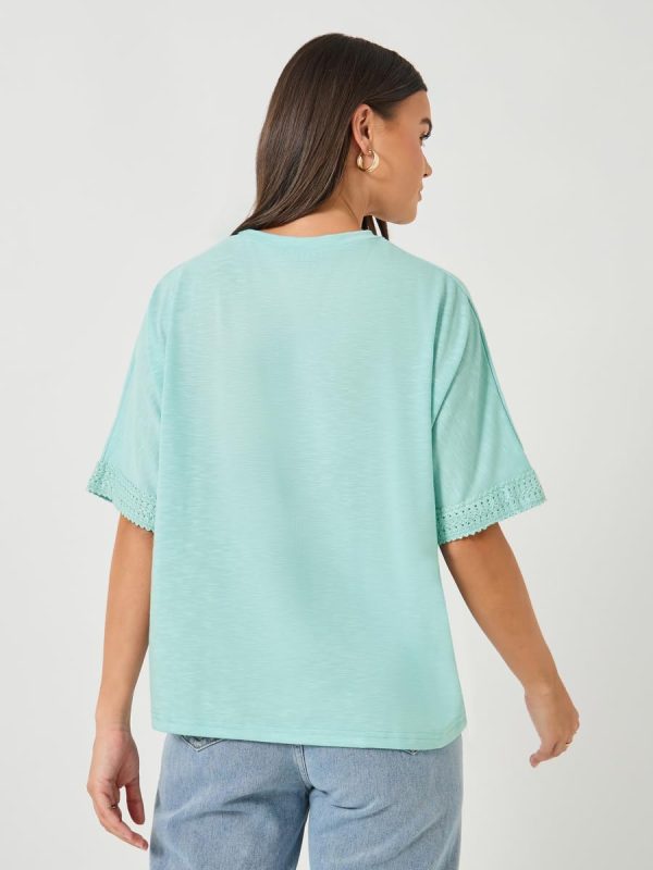 ⁦Styli Women's Slubbed Short Sleeves Boxy T-Shirt With Lace Detail⁩ - الصورة ⁦5⁩