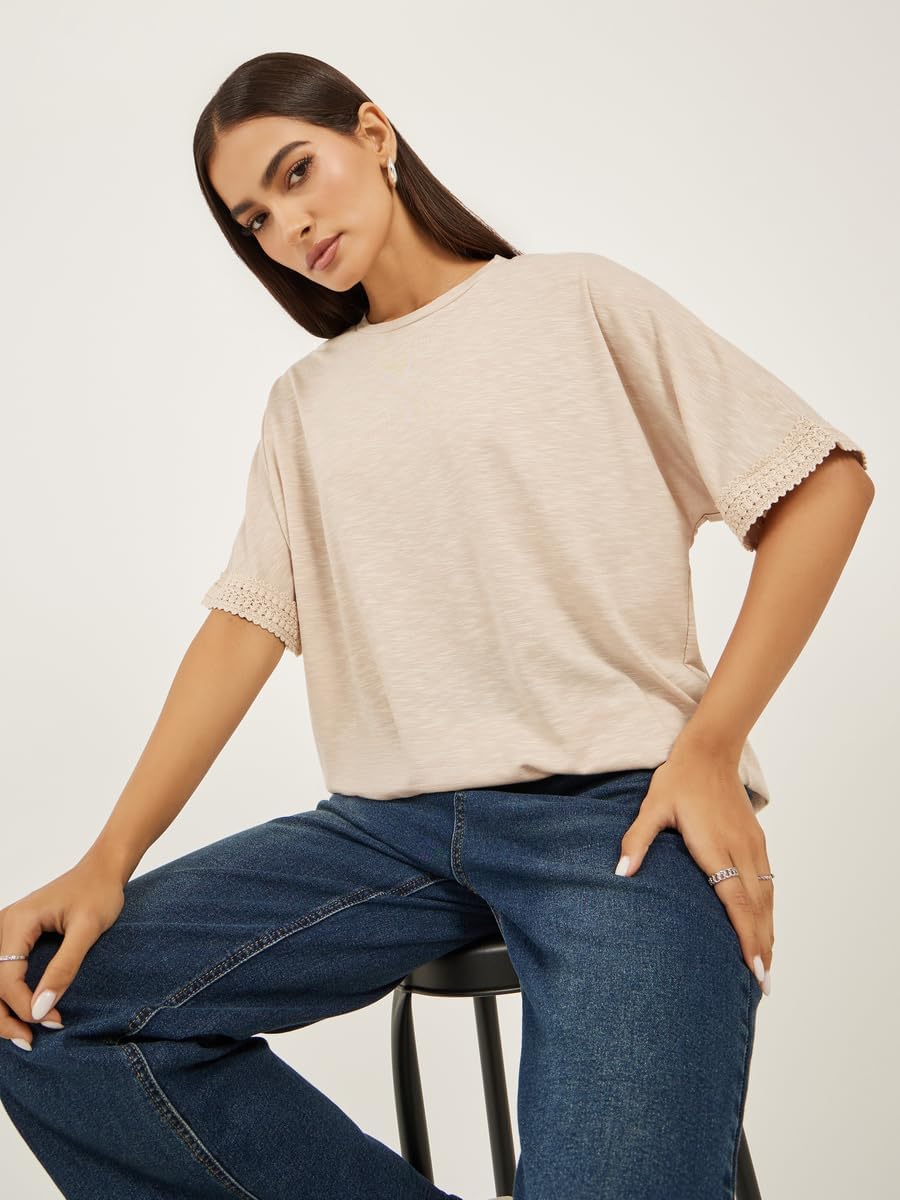Styli Women's Slubbed Short Sleeves Boxy T-Shirt With Lace Detail 2 Styli Women's Slubbed Short Sleeves Boxy T-Shirt With Lace Detail - الصورة 2