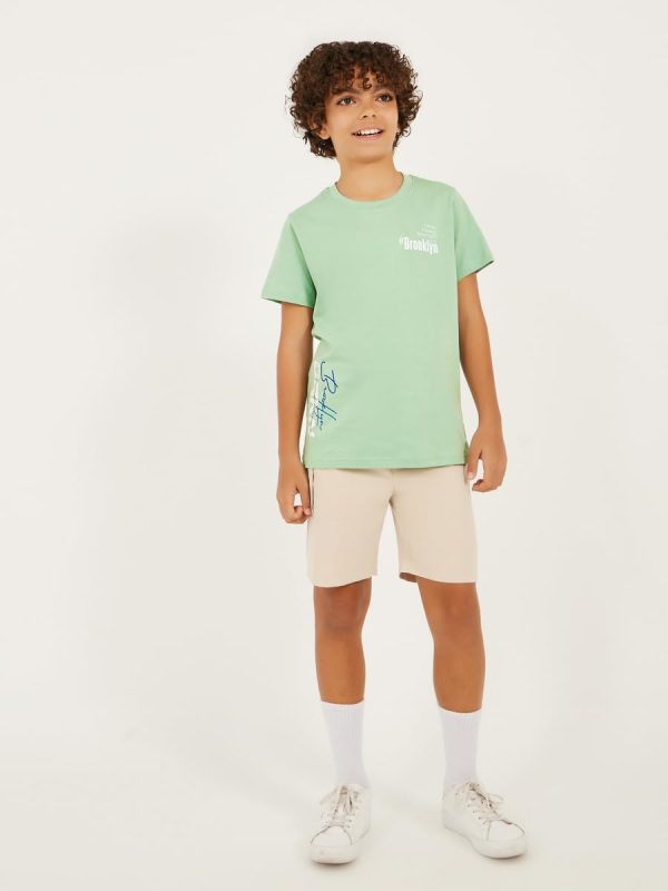 ⁦Styli Boys Slogan Print Round Neck T-Shirt⁩ - الصورة ⁦3⁩
