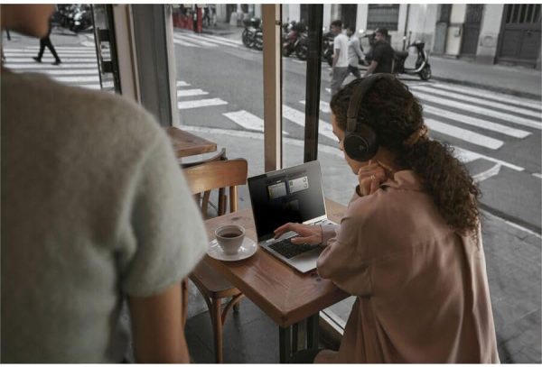 ⁦HP EliteBook 8 G1a 14" Touchscreen Copilot+ PC Notebook - WUXGA - AMD Ryzen AI 7 350-64 GB - 1 TB SSD - English Keyboard - Glacier Silver⁩ - الصورة ⁦2⁩