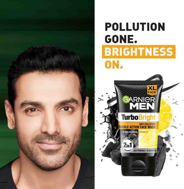 ⁦Garnier Men Turbo Bright Double Action Face Wash, Deep Cleansing Anti Pollution Face Wash with Charcoal and Vitamin C, Suitable for all Skin Types, 150g⁩ - الصورة ⁦3⁩