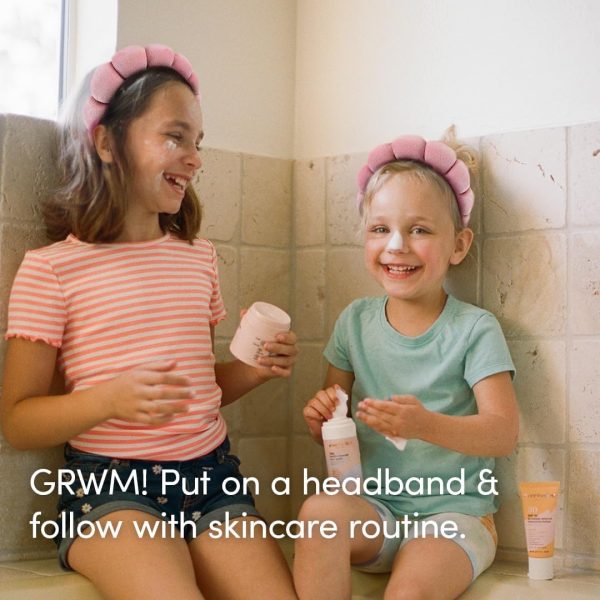 ⁦Evereden Kids Skincare Bundle: 1-2-3 Routine with Multi-Vitamin Peach Face Wash, Cream, SPF 30 & Spa Headband – Gentle, Nourishing Skincare & Fun Hair Management for Kids – Perfect for Daily Care⁩ - الصورة ⁦9⁩