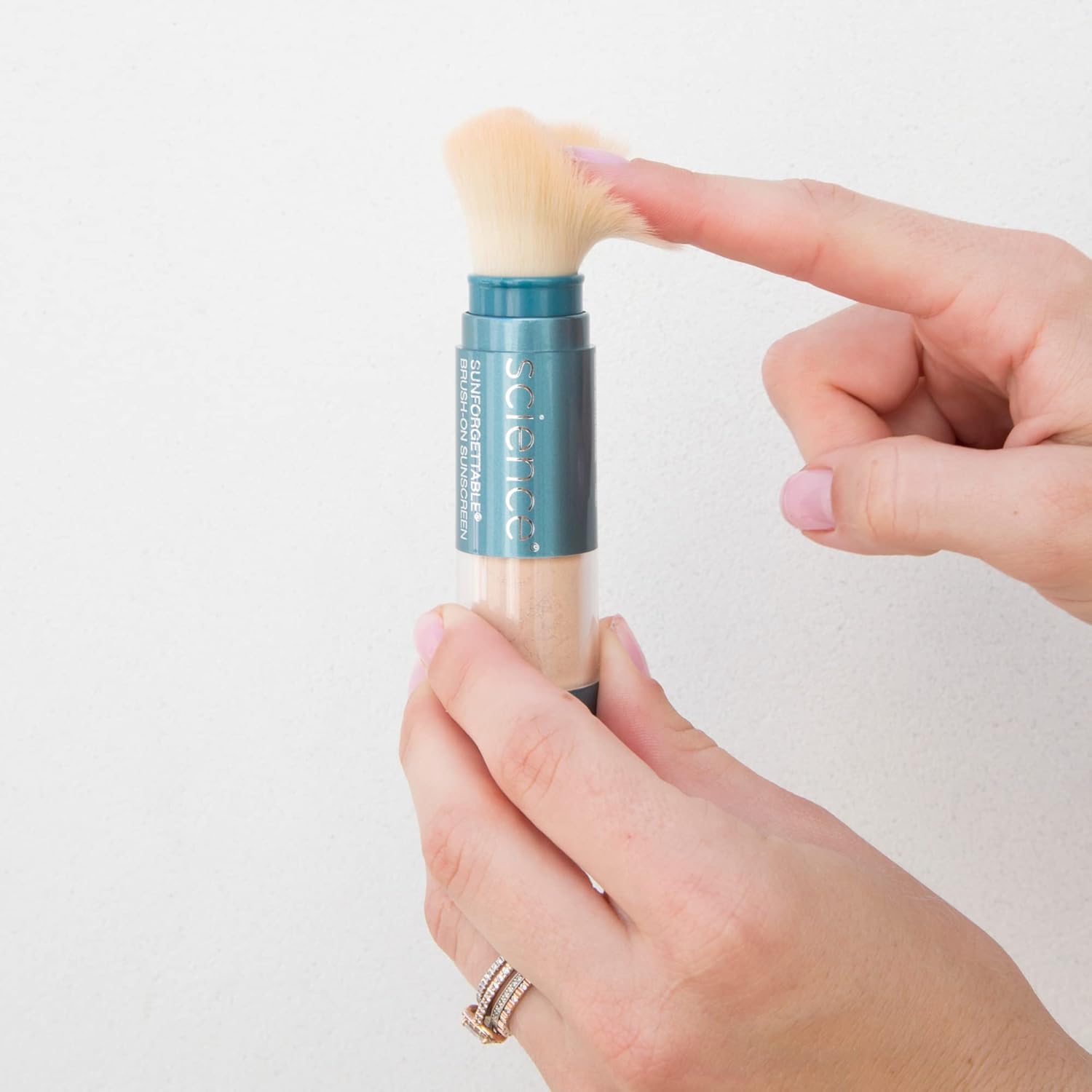 Colorescience Brush-On Sunscreen Mineral Powder for Sensitive Skin, Tan 5 Colorescience Brush-On Sunscreen Mineral Powder for Sensitive Skin, Tan - الصورة 5