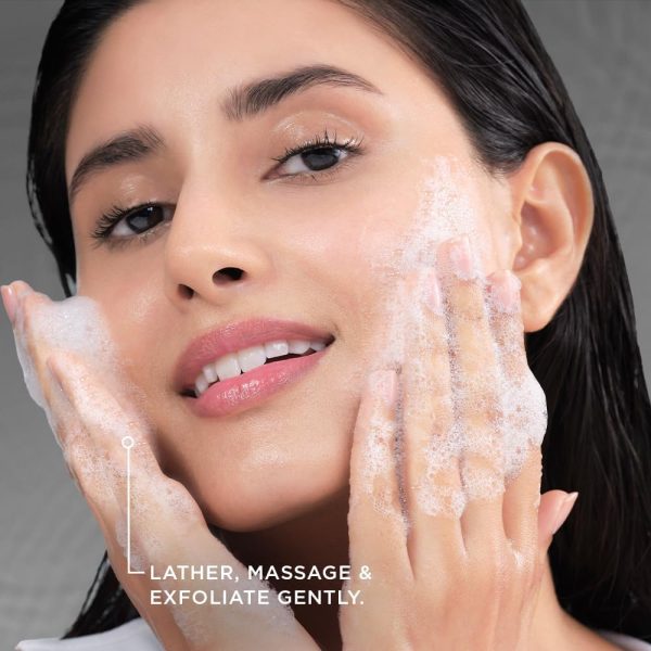 ⁦POND'S Bright Miracle Detox Facewash | 10X Power of Activated Charcoal| For Deep Cleaned Skin | Reveals Glow, Pollution Clear Face Wash, 150gm⁩ - الصورة ⁦6⁩