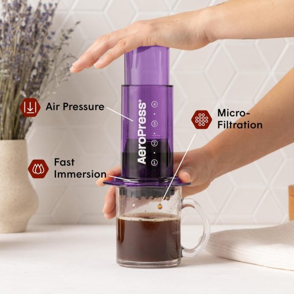 ⁦AeroPress Clear Coffee Press – 3 In 1 Brew Method Combines French Press, Pourover, Espresso, Full Bodied Coffee Without Grit or Bitterness, Small Portable Coffee Maker for Camping & Travel, Purple⁩ - الصورة ⁦2⁩