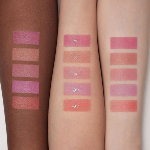 ⁦Flower Knows Shell's Jewel Silk Satin Embossed Blush, Berry Milk, Cool Pastel Berry Pink for Doll-Like Flush, Illuminating Shimmer, Vitamin E Hydrating Silky Powder Blush (05 Strawberry Bubble, 5g)⁩ - الصورة ⁦3⁩