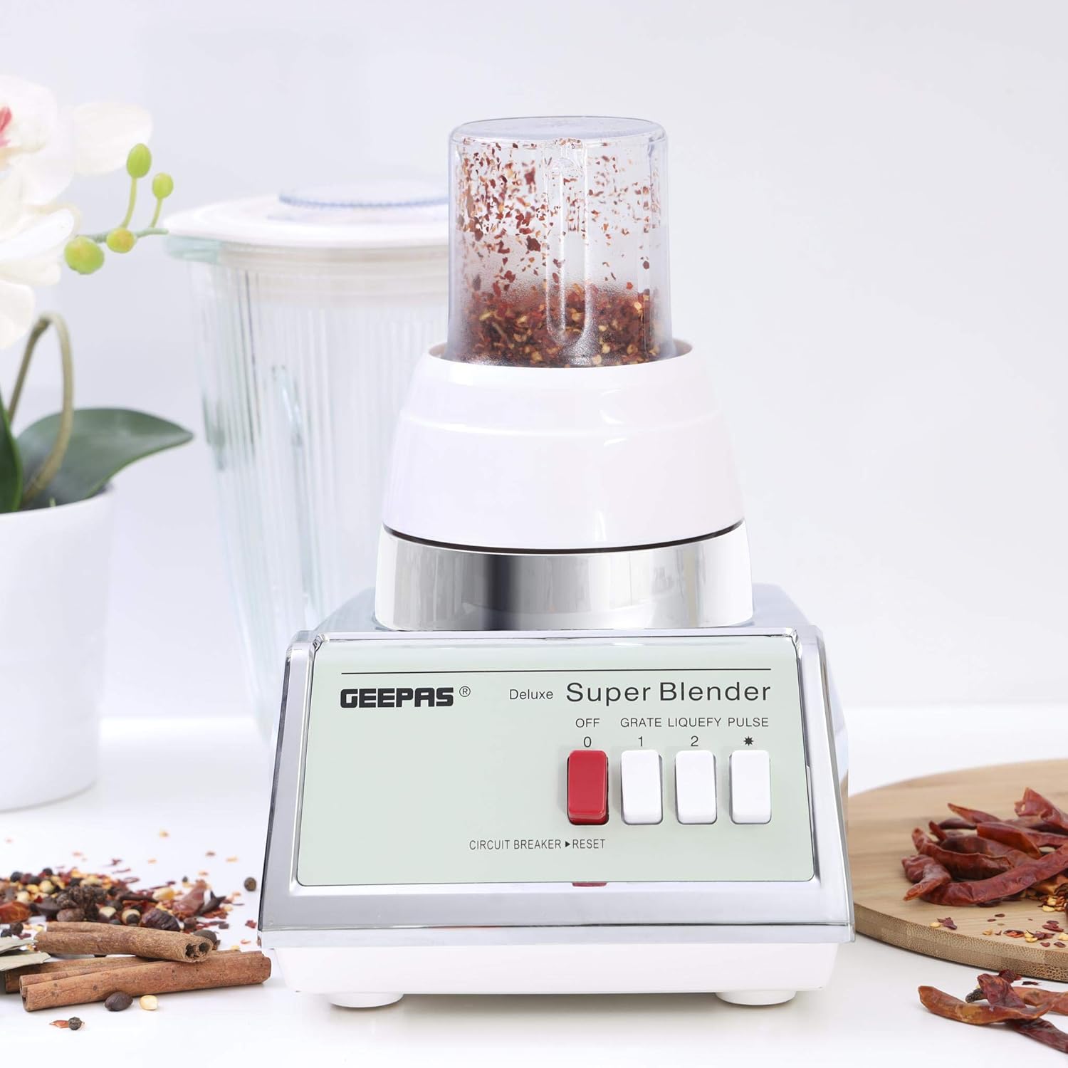 Geepas 450W Stainless Steel Blender - 2 Speed Control, Overheat Protection, Plastic jar, Sharp Blades & Mill Chopping Blender, Anti-Slip Feet Design White/Silver, 1.4L GSB1603 4 Geepas 450W Stainless Steel Blender - 2 Speed Control, Overheat Protection, Plastic jar, Sharp Blades & Mill Chopping Blender, Anti-Slip Feet Design White/Silver, 1.4L GSB1603 - الصورة 4