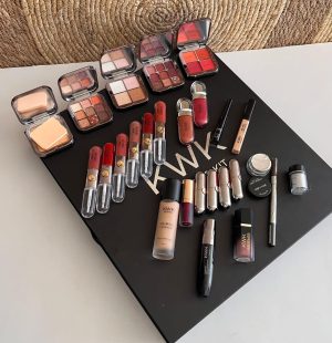 طقم مكياج متكامل من 25قطعه متعدده الاستخدام