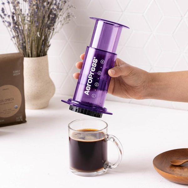 ⁦AeroPress Clear Coffee Press – 3 In 1 Brew Method Combines French Press, Pourover, Espresso, Full Bodied Coffee Without Grit or Bitterness, Small Portable Coffee Maker for Camping & Travel, Purple⁩ - الصورة ⁦5⁩
