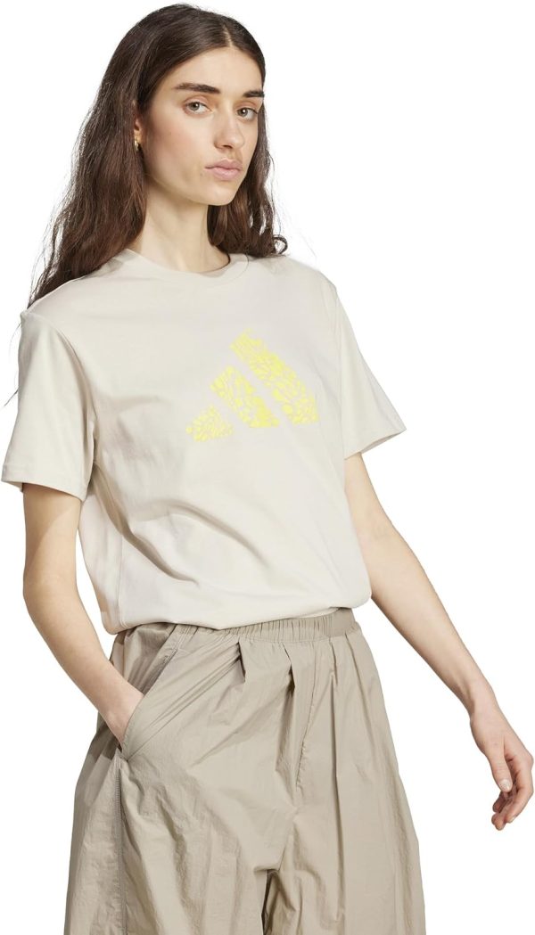 ⁦adidas Women Camo Graphic T-Shirt⁩ - الصورة ⁦2⁩