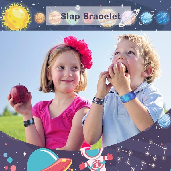 ⁦Aputue Slap Bracelets, 20 Pack Kids Slap Wristbands with UFO Astronaut Space Stars Pattern, Snap Bracelets for Valentine's Day Party Favor New Year Gifts School Classroom Prize Exchange⁩ - الصورة ⁦4⁩