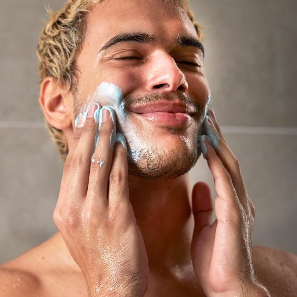 ⁦Dove Men+Care Eucalyptus Body and Face Scrub Deeply Exfoliates for Hydrated & Nourished Skin 100% Gentle Cleanser, No Sulfate Cleansers or Parabens⁩ - الصورة ⁦10⁩