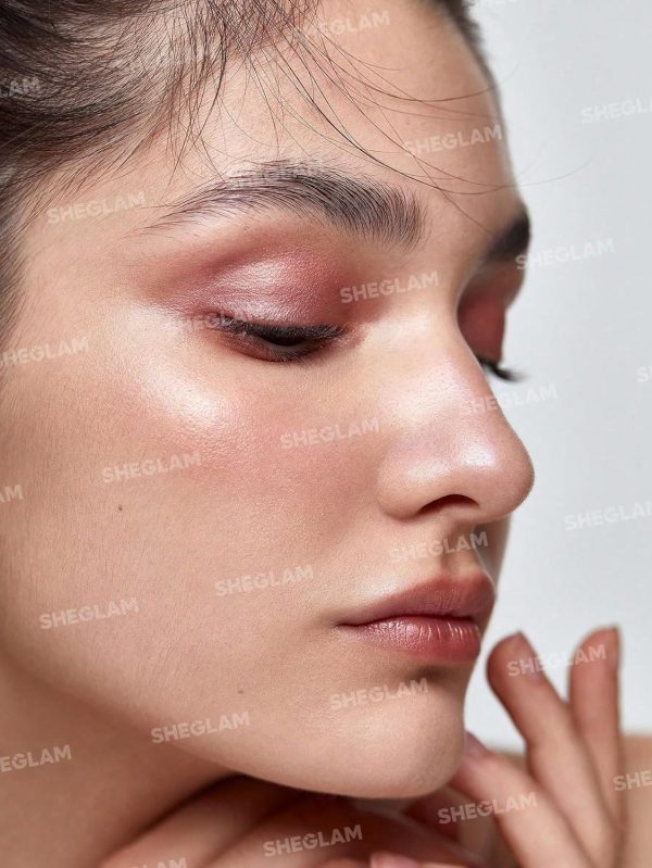 ⁦SHEGLAM Insta-Eyes Dual Tone Shadow Stick Gradient Two-Tone Glitter Eyeshadow Stick Rose Pearlescent Shimmer One Step Easy To Use Smooth Blendable Eyeshadow-Rosé⁩ - الصورة ⁦2⁩