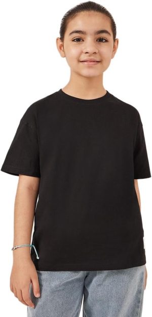 تيشيرت سادة كبير الحجم مع تفاصيل شارة للبنات من ستايلي