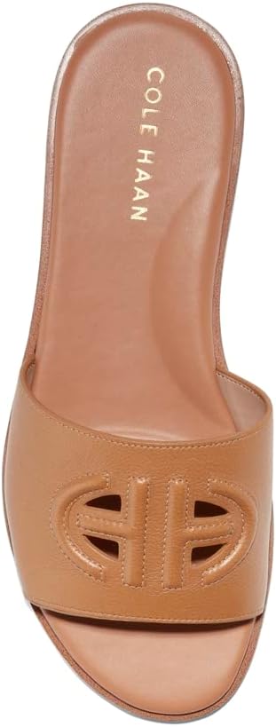 صندل فلاين مسطح للنساء مزين شعار العلامة التجارية من كول هان 2 صندل فلاين مسطح للنساء مزين شعار العلامة التجارية من كول هان - الصورة 2