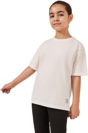 تيشيرت سادة كبير الحجم مع تفاصيل شارة للبنات من ستايلي