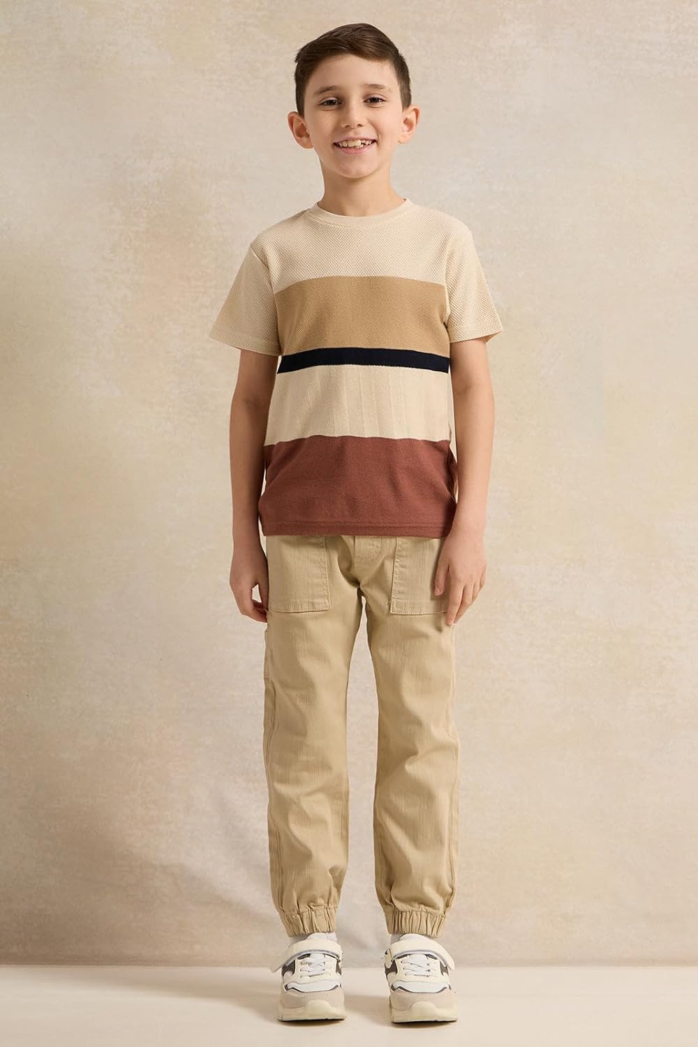 بنطال رياضي جينز بجيب مائل للأولاد من ريد تاغ، لون بيج 3 بنطال رياضي جينز بجيب مائل للأولاد من ريد تاغ، لون بيج - الصورة 3