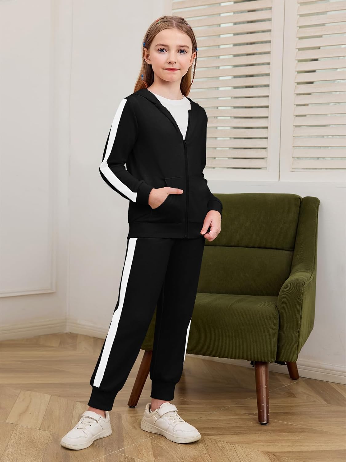 طقم رياضي للبنات مكون من قطعتين سترة بغطاء رأس وسحاب وسروال رياضي للأطفال بعمر 5-14 سنة من هالو مونينغ 3 طقم رياضي للبنات مكون من قطعتين سترة بغطاء رأس وسحاب وسروال رياضي للأطفال بعمر 5-14 سنة من هالو مونينغ - الصورة 3