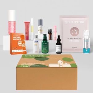 صندوق اشتراك اسنشيالز للعناية بالبشرة مكون من 12 قطعة، سيروم مرطب واقنعة مغذية ومنظفات لطيفة ورذاذ عطري - مجموعة العناية اليومية بالبشرة لجميع انواع البشرة، مجموعة تجميل مناسبة للسفر