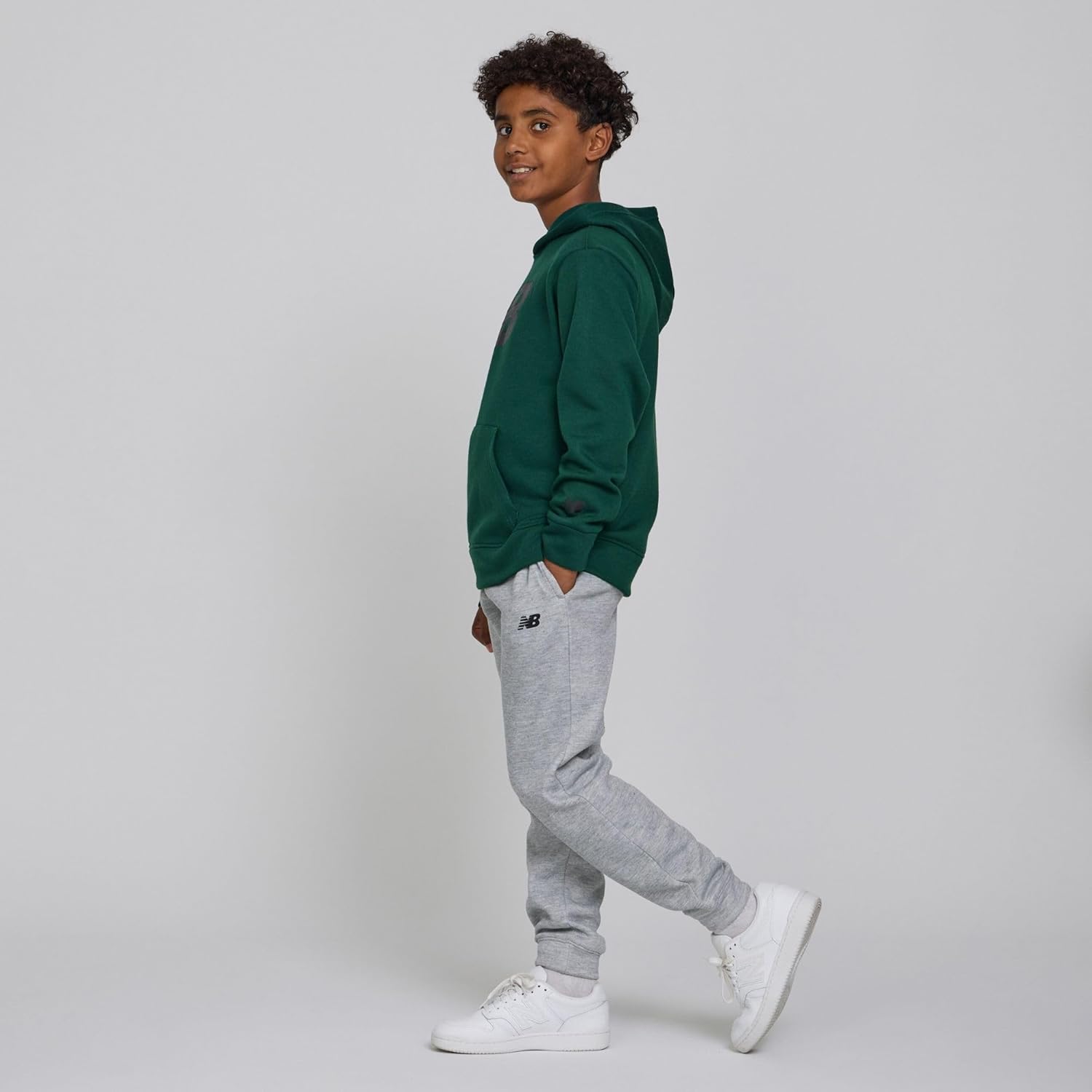 نيو بلانس طقم بدلة رياضية للاولاد والاطفال الصغار مكون من قطعتين - هودي من الصوف المخلوط والقطن الناعم وبدلة رياضية للركض (2T-12) 2 نيو بلانس طقم بدلة رياضية للاولاد والاطفال الصغار مكون من قطعتين - هودي من الصوف المخلوط والقطن الناعم وبدلة رياضية للركض (2T-12) - الصورة 2