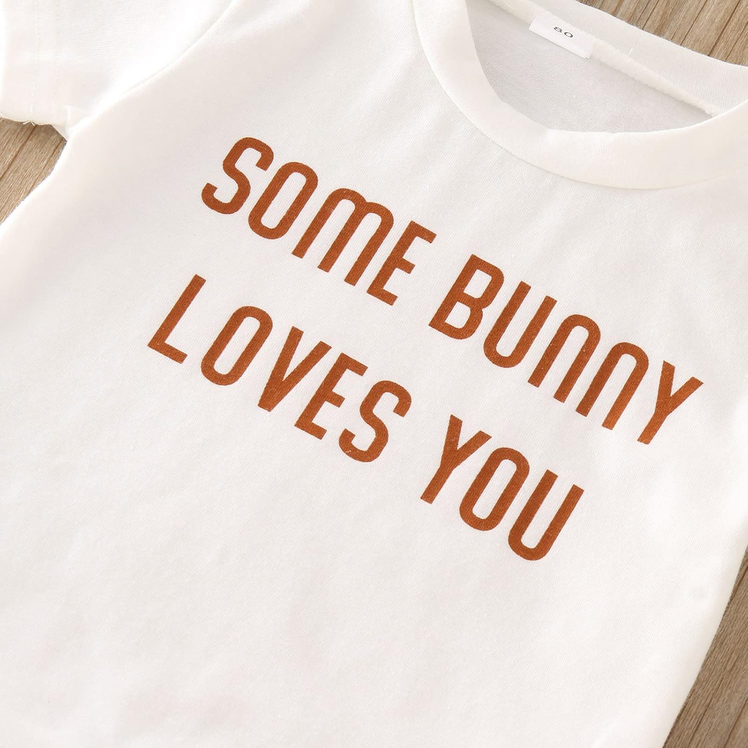 تي شيرت للبنات الصغيرات باكمام قصيرة مطبوع عليه حروف وبلوفر وسروال واسع، ملابس للاطفال 4 تي شيرت للبنات الصغيرات باكمام قصيرة مطبوع عليه حروف وبلوفر وسروال واسع، ملابس للاطفال - الصورة 4