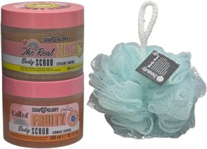 مجموعة العناية بالجسم من سوب جلوري | مقشر الجسم المرطب ذا ريل زينج 300 مل ومقشر الجسم كول اوف فروتي 300 مل | مع اسفنجة مجانية للجسم (اي لون)