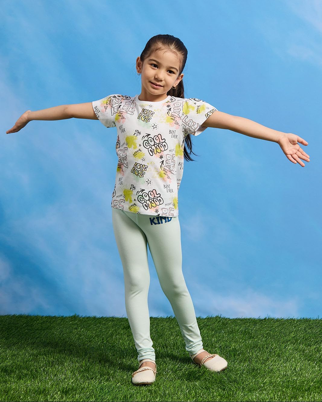 تيشرت مطبوع بالكامل للبنات بلون ابيض من ريد تاغ 2 تيشرت مطبوع بالكامل للبنات بلون ابيض من ريد تاغ - الصورة 2