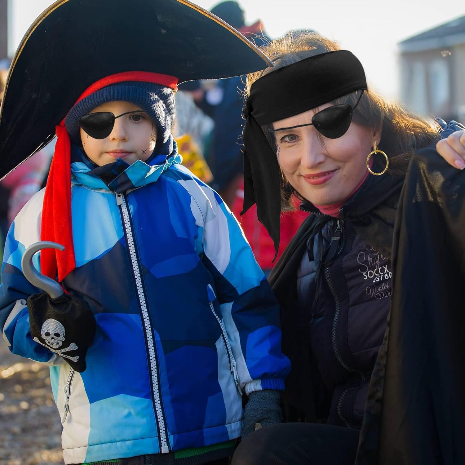 اكسسوارات زي القراصنة، مجموعة زي القراصنة للهالوين، بما في ذلك وشاح كابتن اسود، باندانا احمر، رقع عين واحدة، اقراط حلقية مثالية للرجال والنساء والاطفال، زي تنكري للحفلات التنكرية، 6 قطع 4 اكسسوارات زي القراصنة، مجموعة زي القراصنة للهالوين، بما في ذلك وشاح كابتن اسود، باندانا احمر، رقع عين واحدة، اقراط حلقية مثالية للرجال والنساء والاطفال، زي تنكري للحفلات التنكرية، 6 قطع - الصورة 4