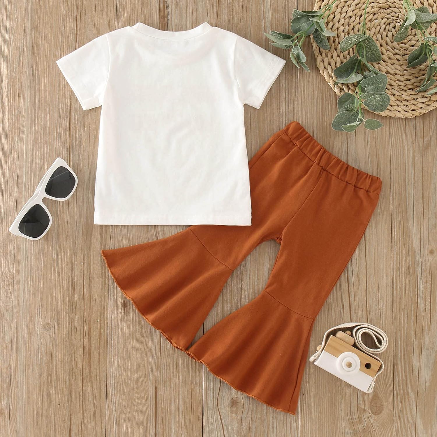 تي شيرت للبنات الصغيرات باكمام قصيرة مطبوع عليه حروف وبلوفر وسروال واسع، ملابس للاطفال 2 تي شيرت للبنات الصغيرات باكمام قصيرة مطبوع عليه حروف وبلوفر وسروال واسع، ملابس للاطفال - الصورة 2