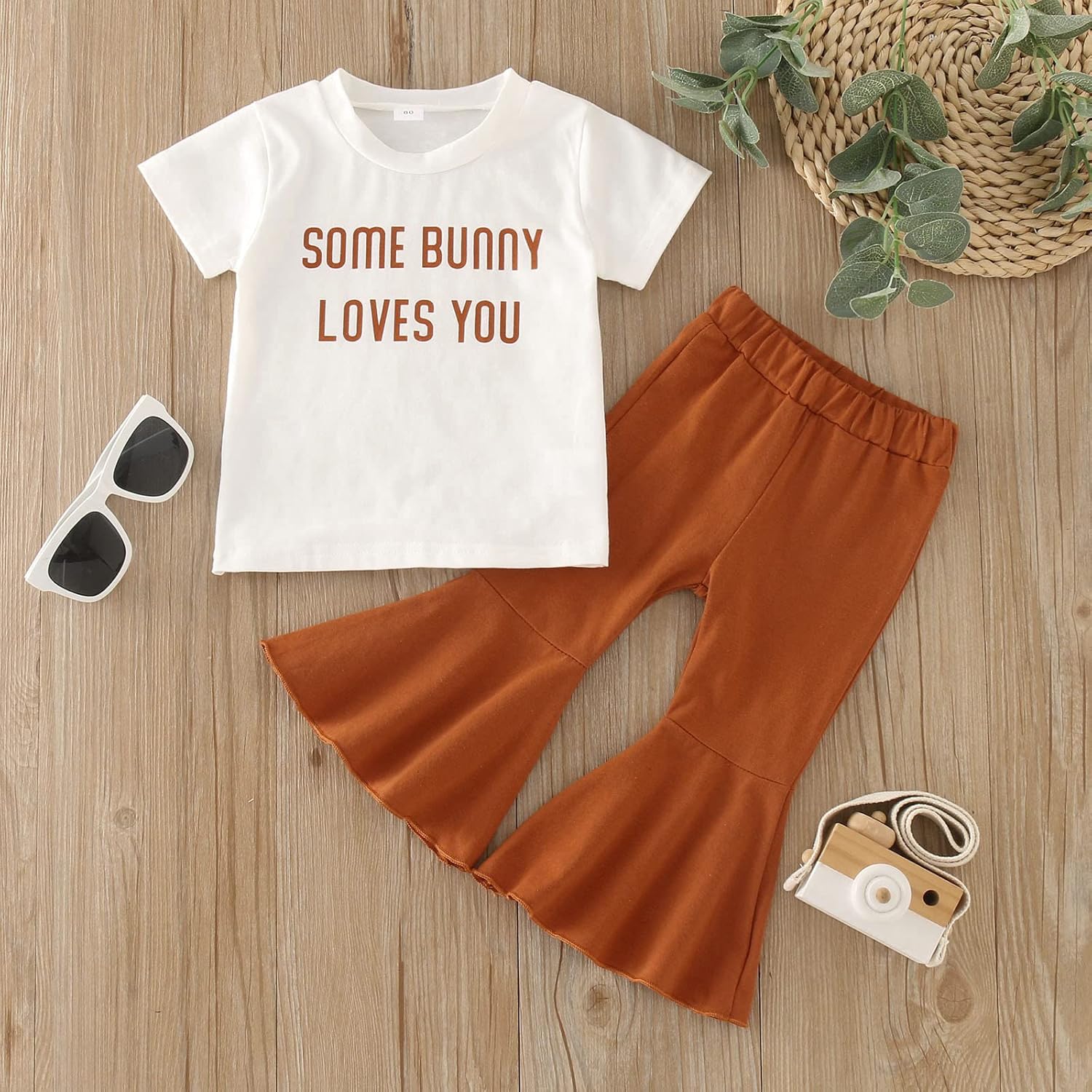 تي شيرت للبنات الصغيرات باكمام قصيرة مطبوع عليه حروف وبلوفر وسروال واسع، ملابس للاطفال 5 تي شيرت للبنات الصغيرات باكمام قصيرة مطبوع عليه حروف وبلوفر وسروال واسع، ملابس للاطفال - الصورة 5