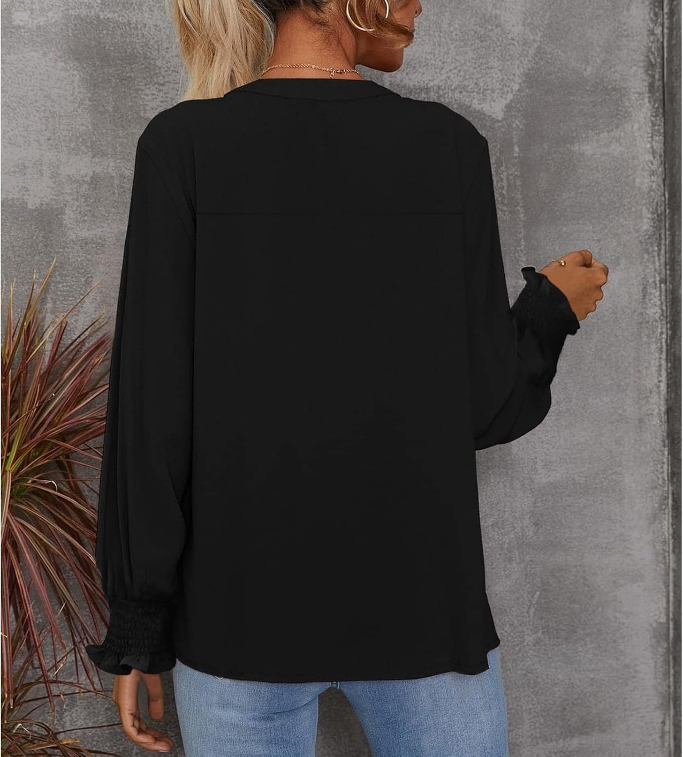 بلوزة كاجوال أنيقة للنساء بتصميم سادة عصري وقبة V وأكمام مكشكشة منفوخة طويلة من SYKT 2 بلوزة كاجوال أنيقة للنساء بتصميم سادة عصري وقبة V وأكمام مكشكشة منفوخة طويلة من SYKT - الصورة 2