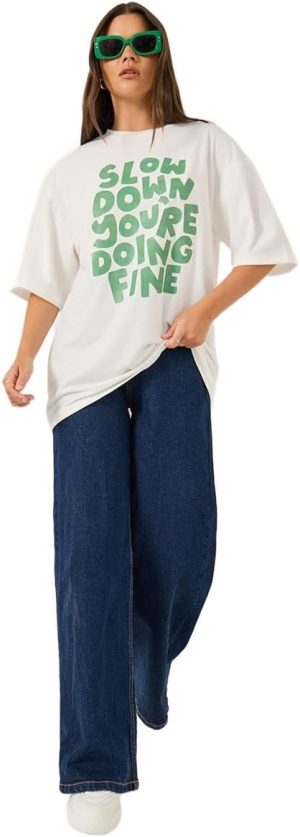 تي شيرت نسائي كبير الحجم باكمام قصيرة مطبوع عليه شعار من ستايلي