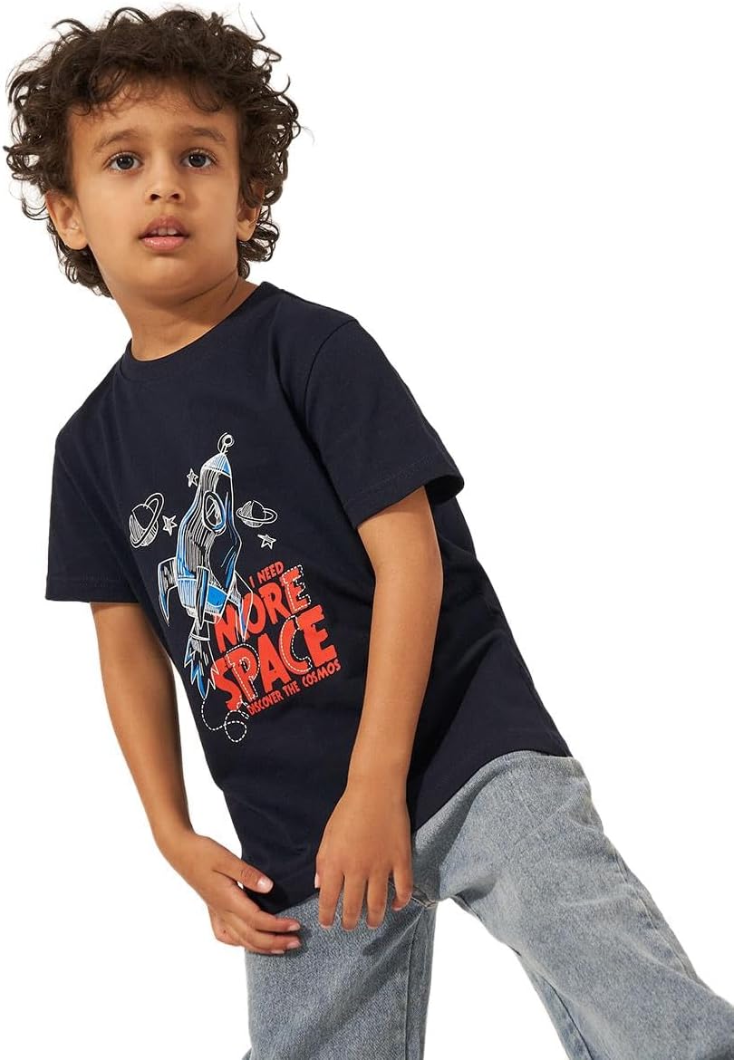 تيشرت باكمام قصيرة وطبعة جرافيك للاولاد من ستايلي