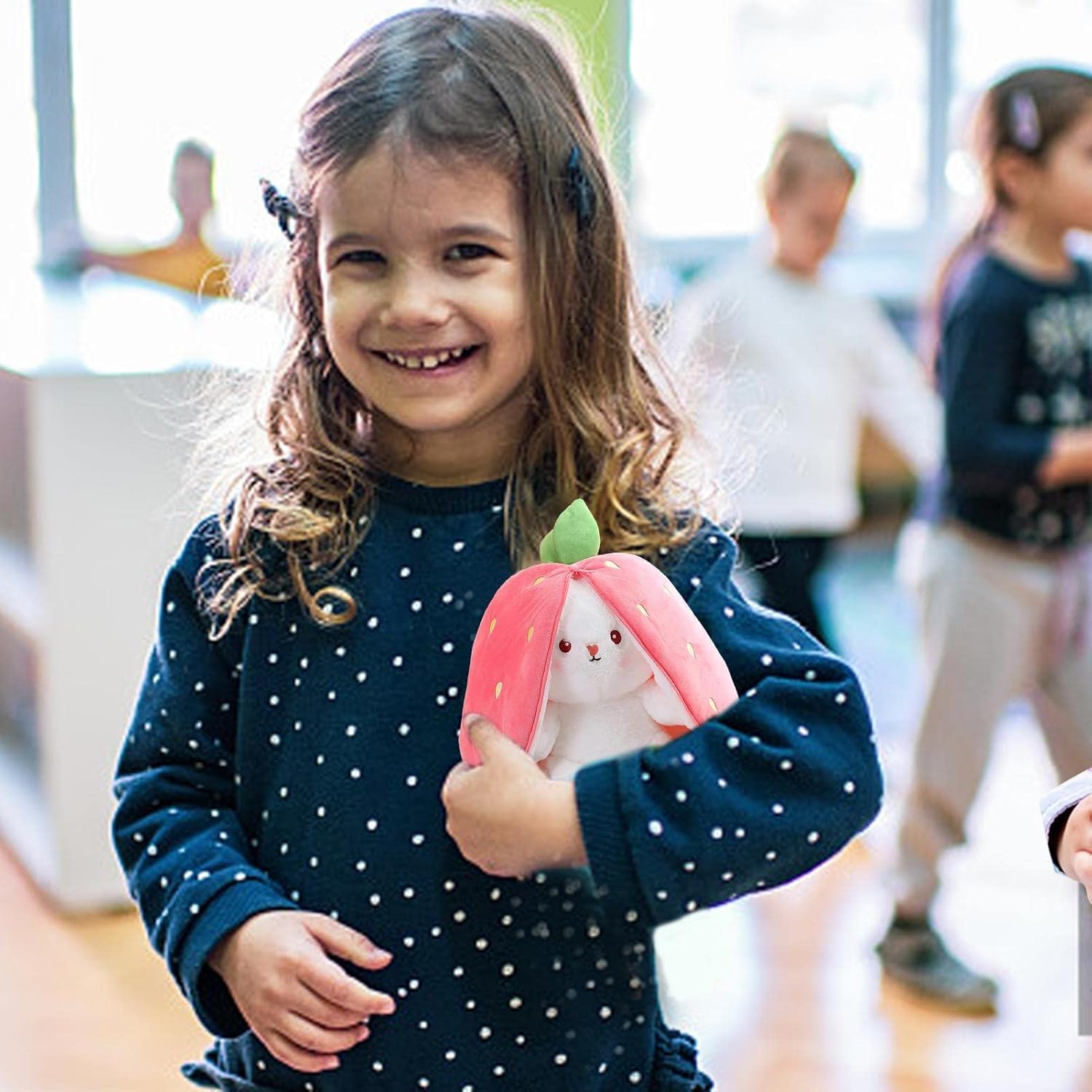 كاستويف لعبة قطيفة على شكل ارنب فراولة - دمية لطيفة للاطفال جزر ناعمة 18 سم هدية مثالية للبنات 3 كاستويف لعبة قطيفة على شكل ارنب فراولة - دمية لطيفة للاطفال جزر ناعمة 18 سم هدية مثالية للبنات - الصورة 3