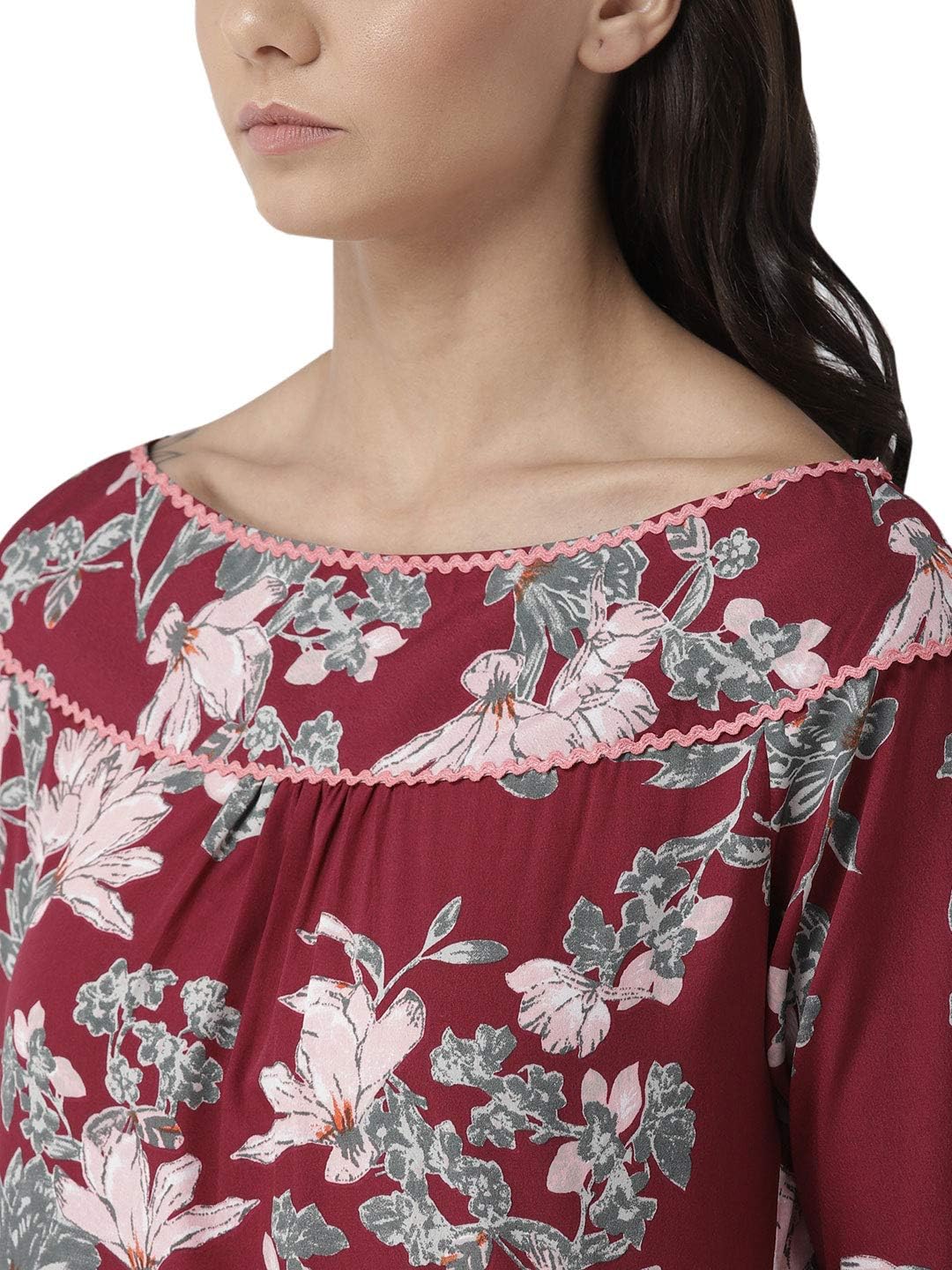 1768218309 بلوزة بقصة عادية وتصميم زهور من كريف