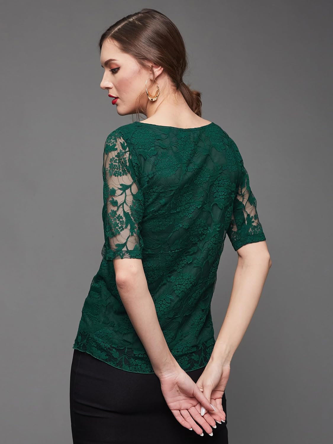 1768327939 قميص للنساء بتصميم ورود بقصة ضيقة من ميس اوليف