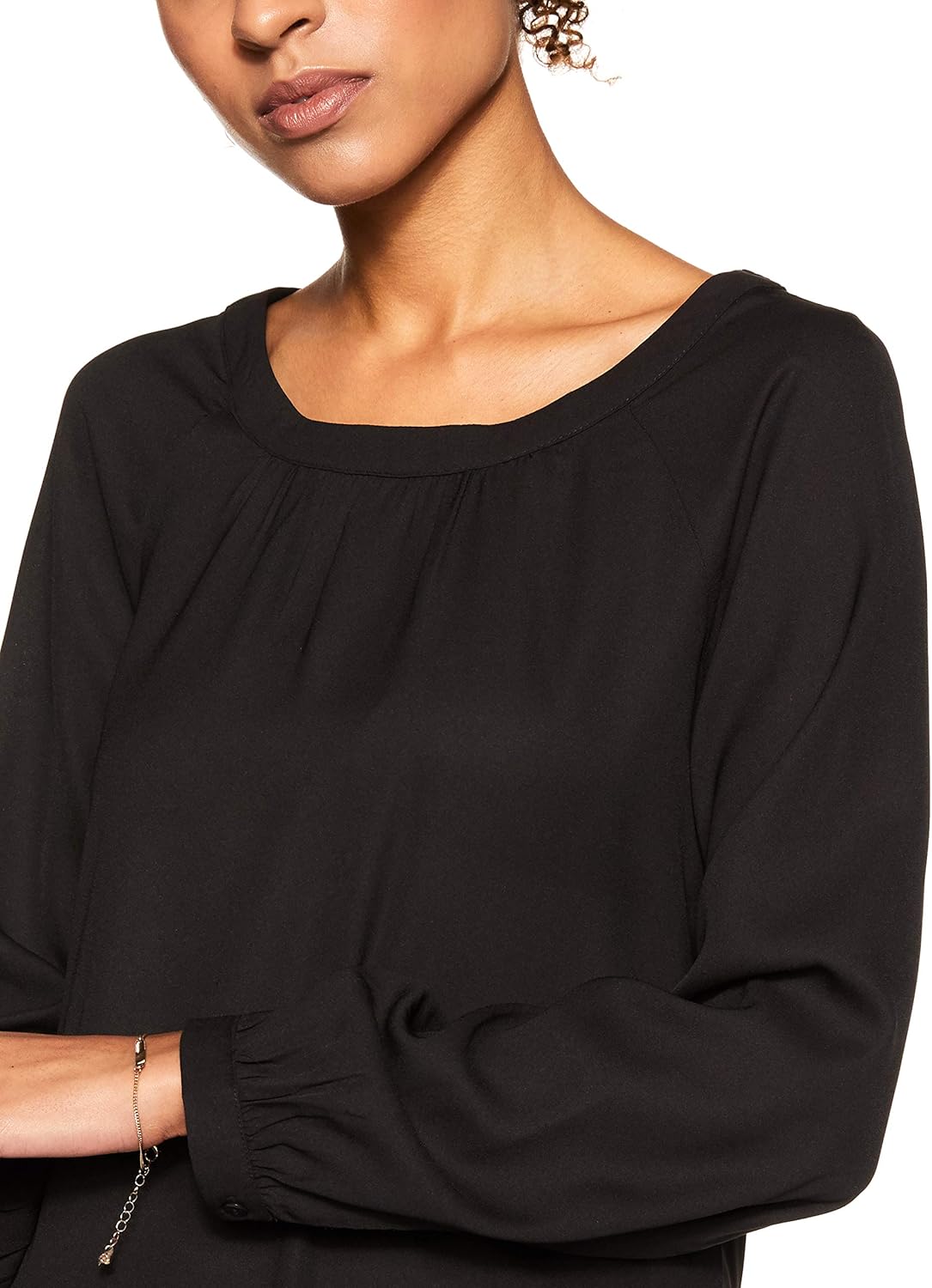 1768888907 بلوزة بقصة عادية للنساء ولون سادة من أمازون براند سيمبول