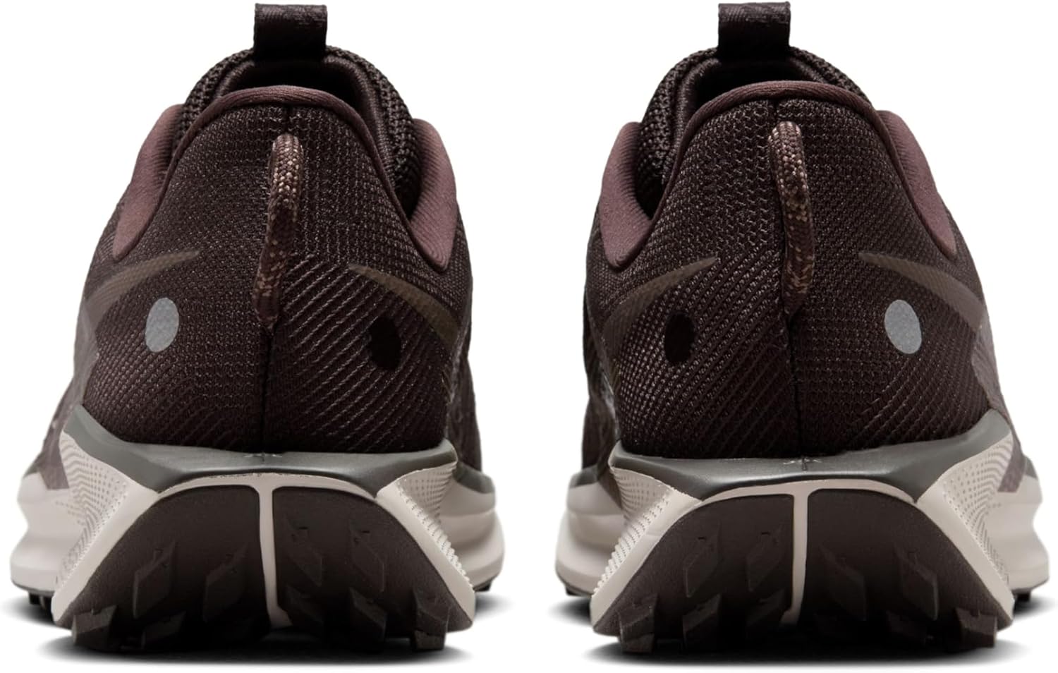 حذاء دبليو رياكتكس بيجاسوس تريل 5 برباط للنساء من نايكي، لون أسود ورمادي وولف، مقاس 36.5 EU
