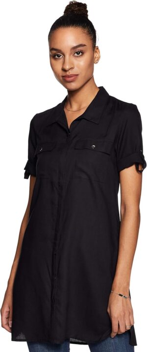 بلوزة بقصة عادية للنساء ولون سادة من أمازون براند - سيمبول