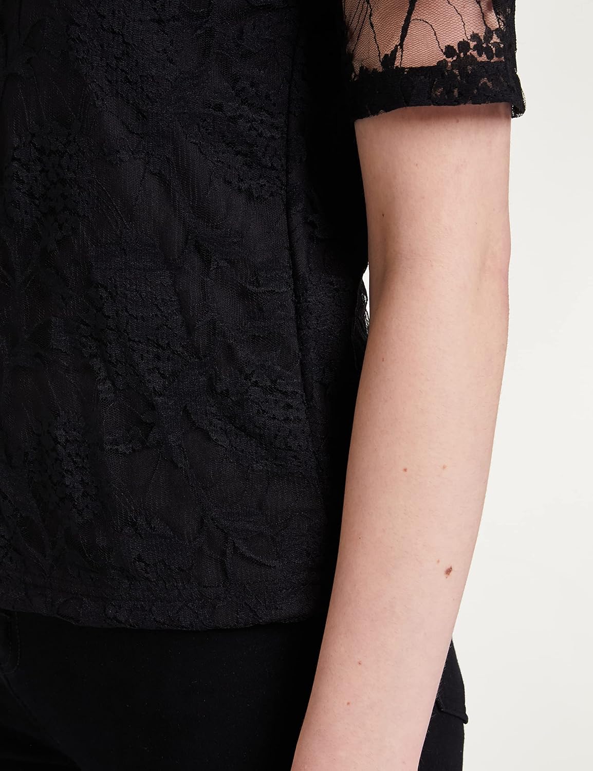 1771729036 قميص نسائي بتصميم ورود بقصة ضيقة من مس اوليف MOSS19TP30 01 62 اسود مقاس M