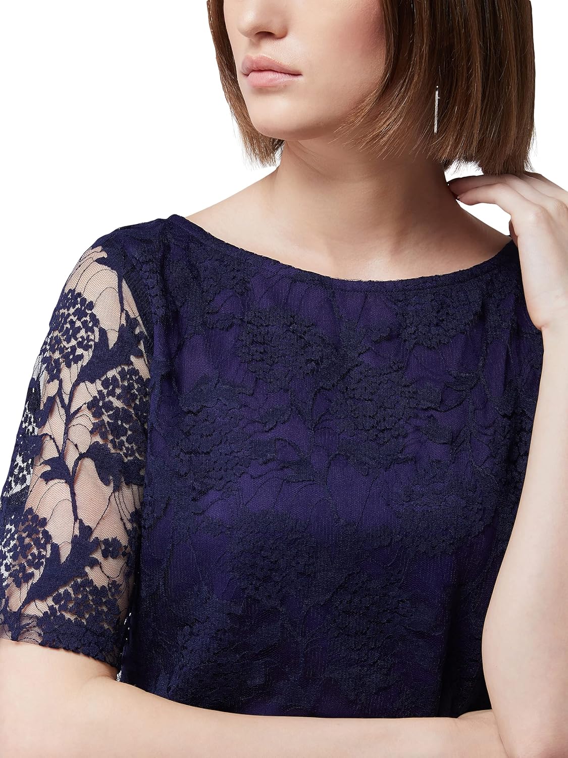 1771851102 قميص للنساء بتصميم ورود بقصة ضيقة من ميس اوليف