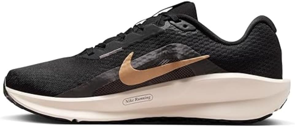 حذاء داون شيفتر 13 برباط للنساء من نايكي، رمادي ضبابي/زيتوني محايد/بيج فاتح/بني كراميل، 39 EU