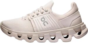 حذاء رياضي كلاود سويفت 4 بتقنية توسيد ادابتد ديمبس للنساء من اون