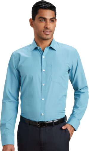 قميص رسمي باكمام طويلة وقصة عادية ولون واحد للرجال من العلامة التجارية أمازون.