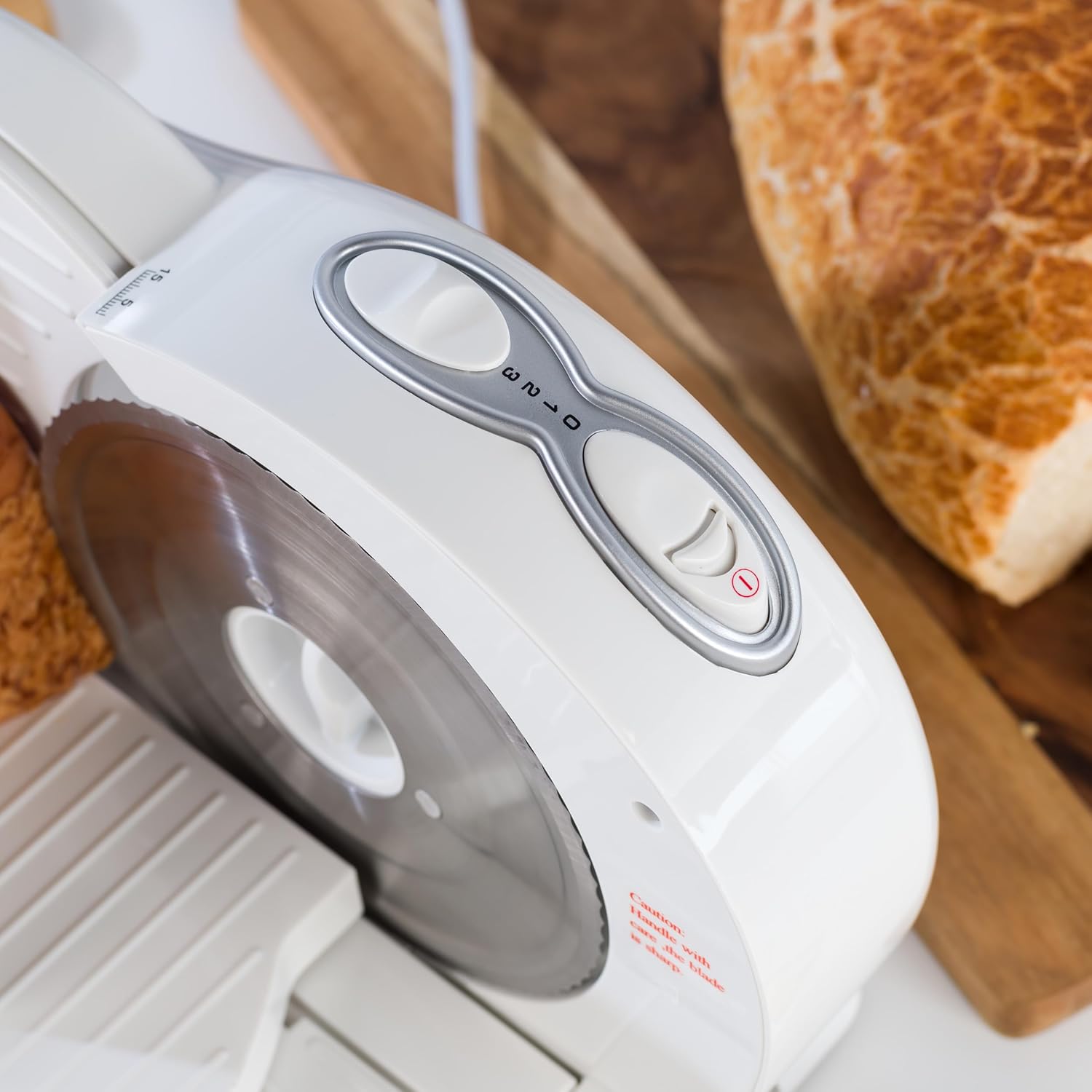 قطاعة لحوم مضغوطة من بروجريس موديل EK3683P، قطاعة طعام كهربائية بقدرة 150 وات مزودة بـ 3 سرعات وسمك قابل للتعديل من 1 الى 15 ملم، شفرة من الستانلس ستيل، وواقي للبهام، الة تقطيع للانشون والجبن والخبز 13 71cOoDQoSEL. AC SL1500