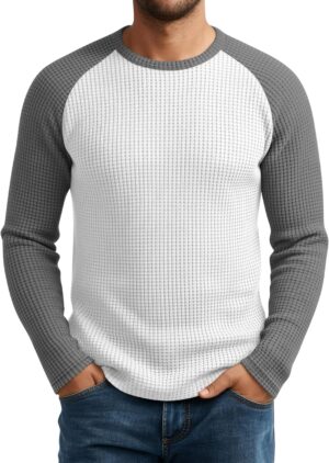 تي شيرت بيسبول من نسيج حراري بنمط وافل للرجال بأكمام رجلان طويلة وقبة دائرية، مع تصميم ألوان متباينة، للارتداء كقطعة تحتية أو تي شيرت علوي من باجي فلاي