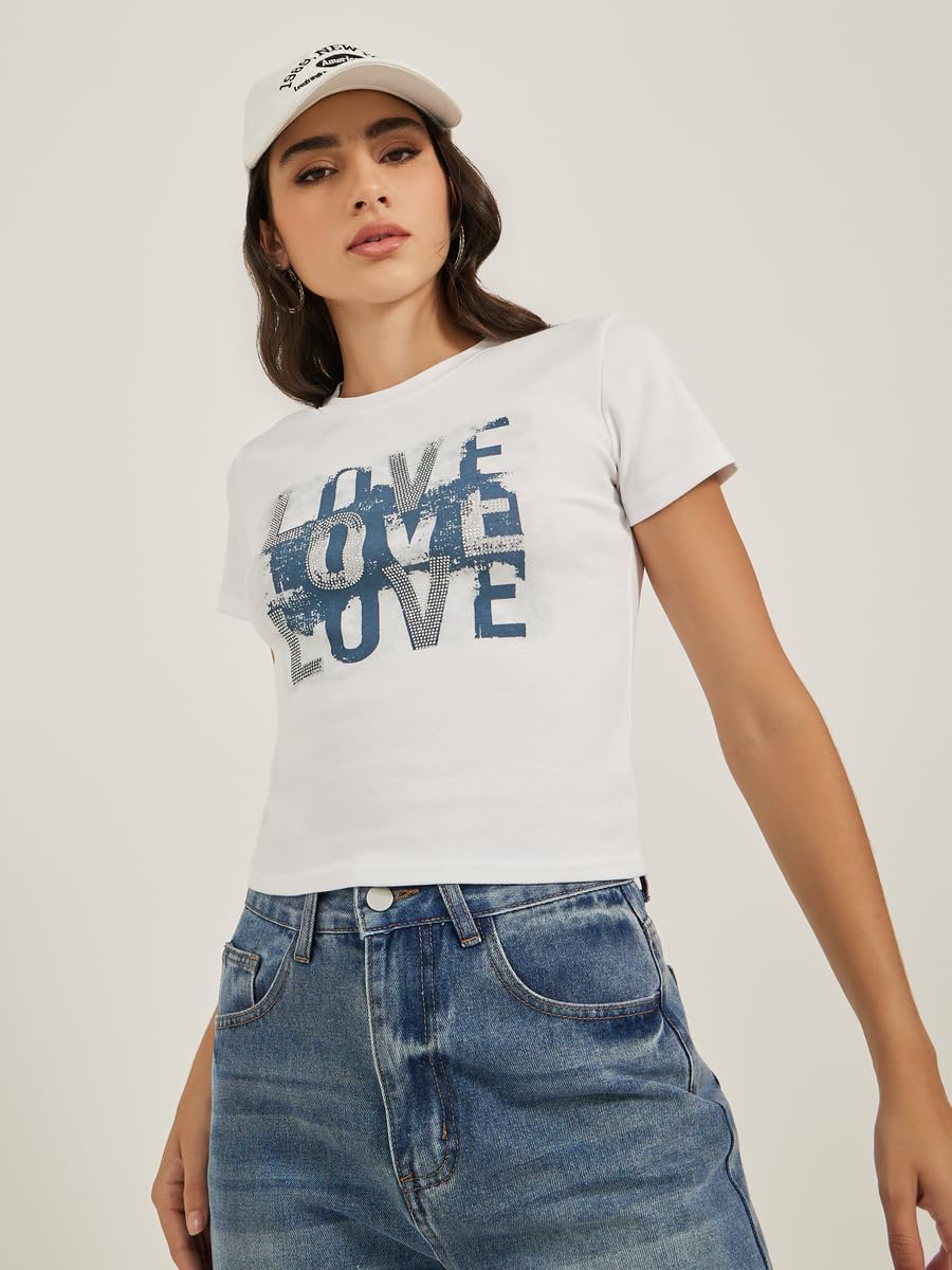 تي شيرت باكمام قصيرة ورقبة دائرية مطبوع عليه شعار للنساء من ستايلي