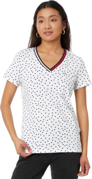 تي شيرت بقبة على شكل V للنساء من تومي هيلفيجر