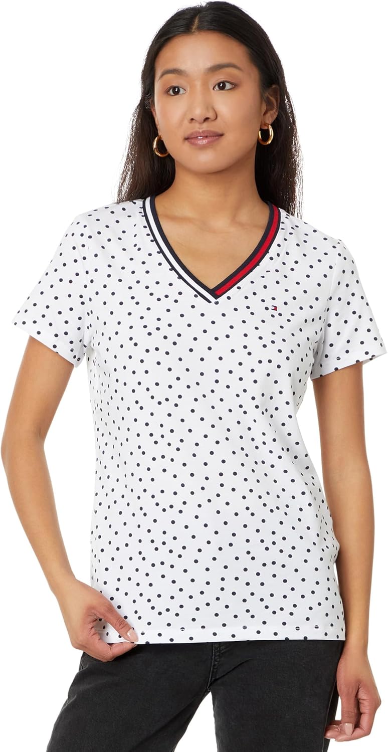 تي شيرت بقبة على شكل V للنساء من تومي هيلفيجر